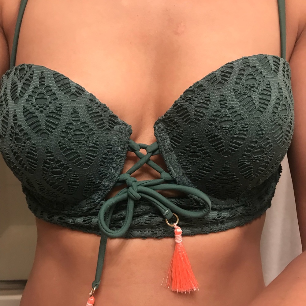 Top swimsuits/Beach wear Xhilaration bikini